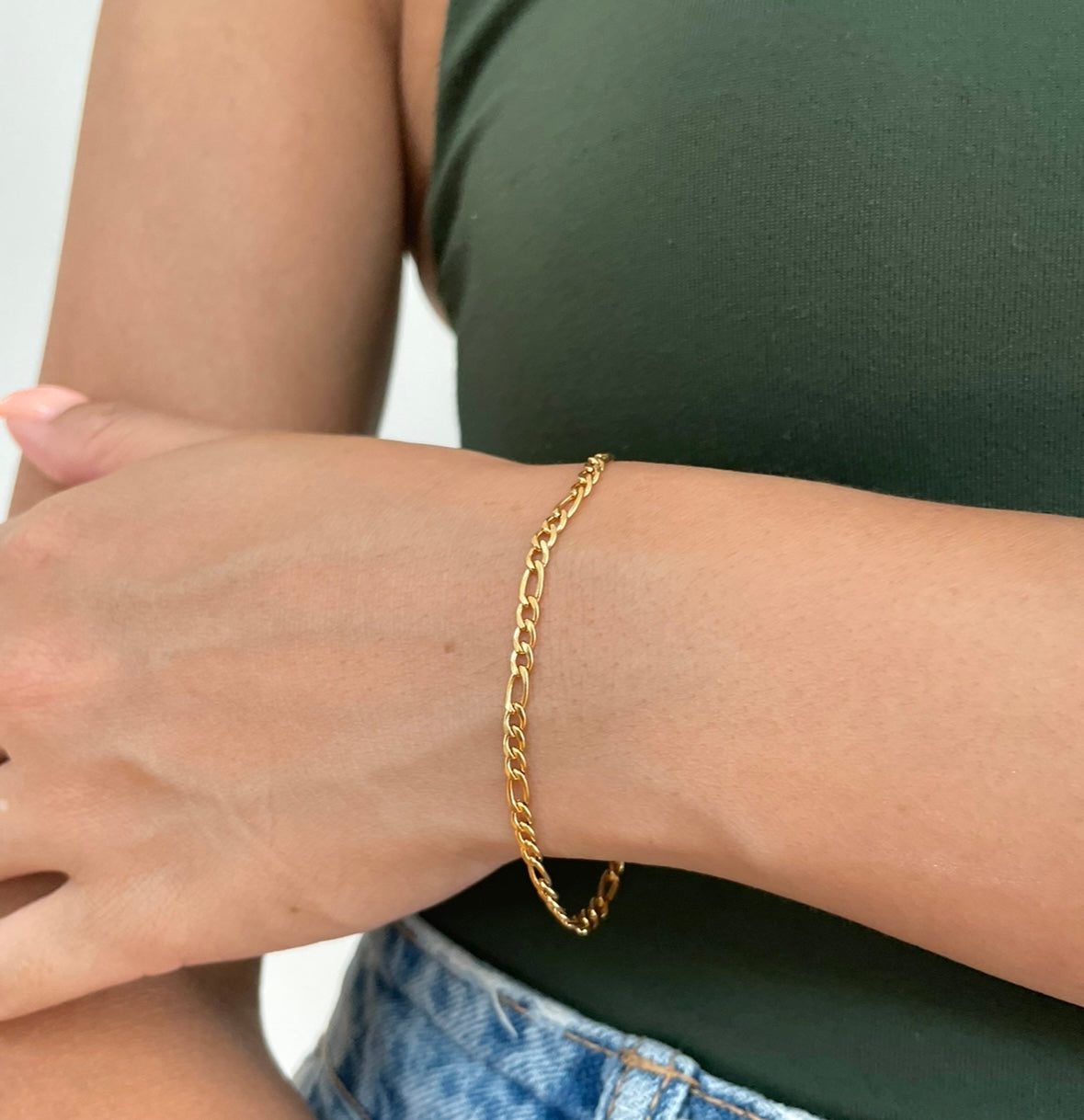 BOBBI DAINTY GOLD FIGARO BRACELET