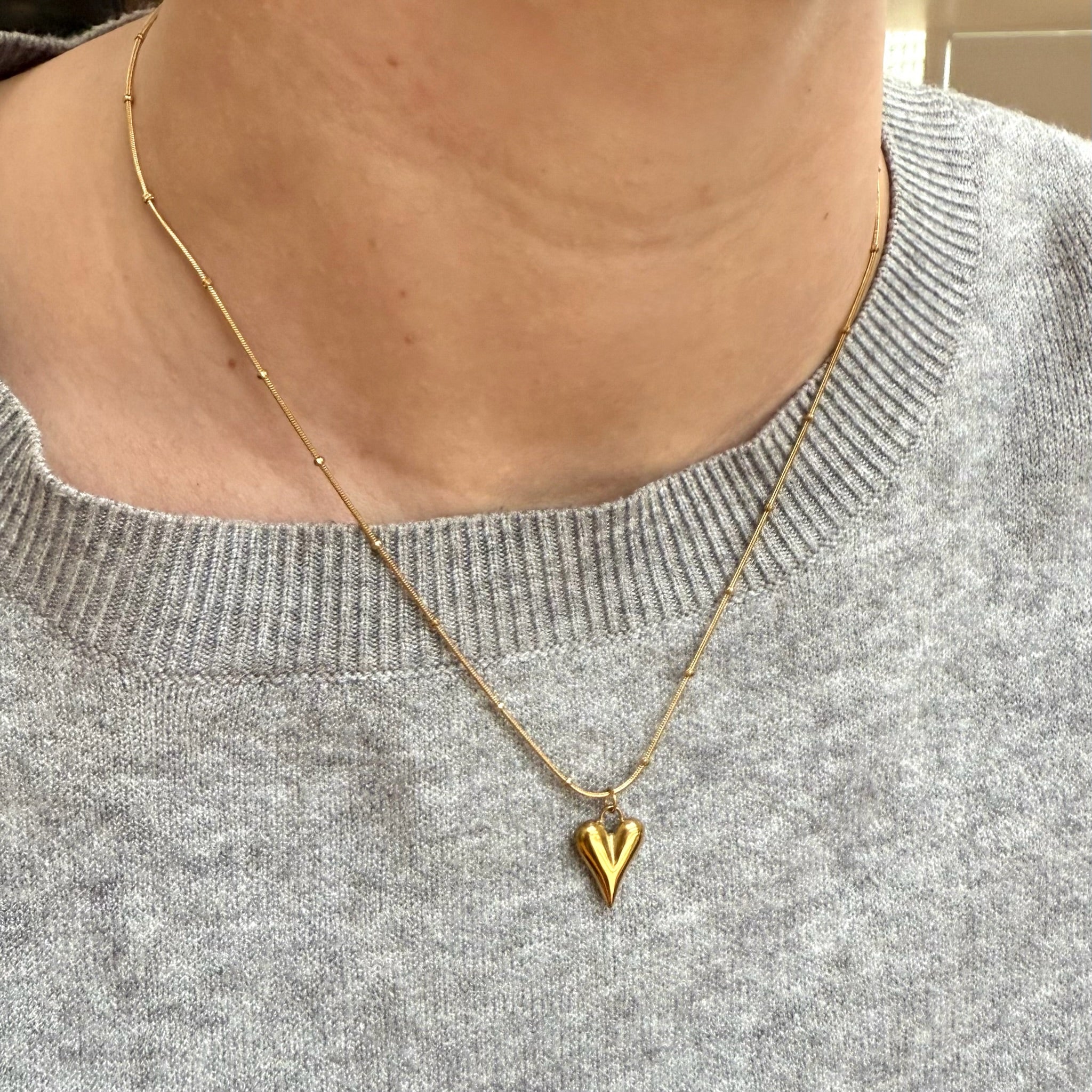 GOLD DAINTY HEART PENDANT NECKLACE SAMPLE