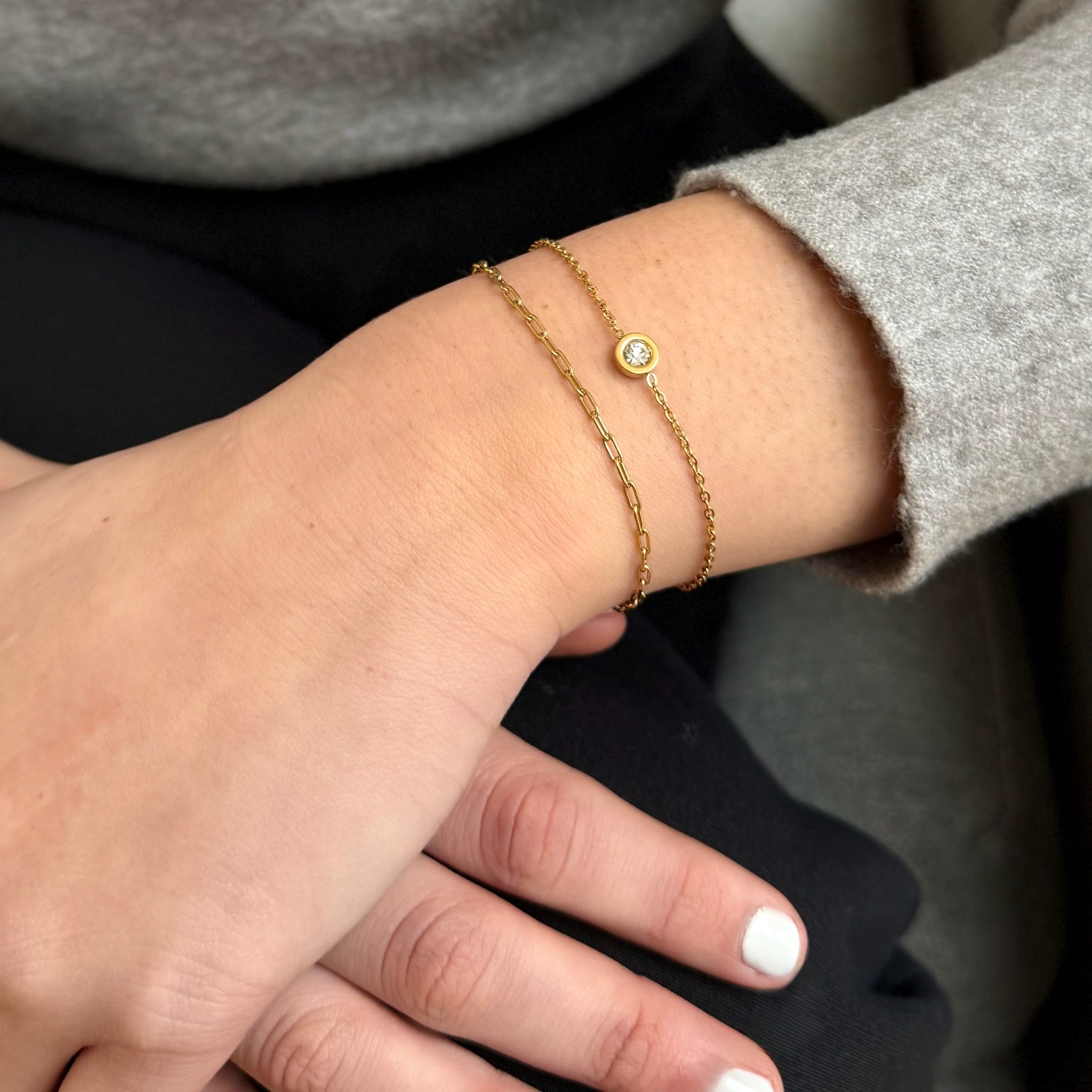 DAINTY GOLD SOLITAIRE PENDANT BRACELET SAMPLE