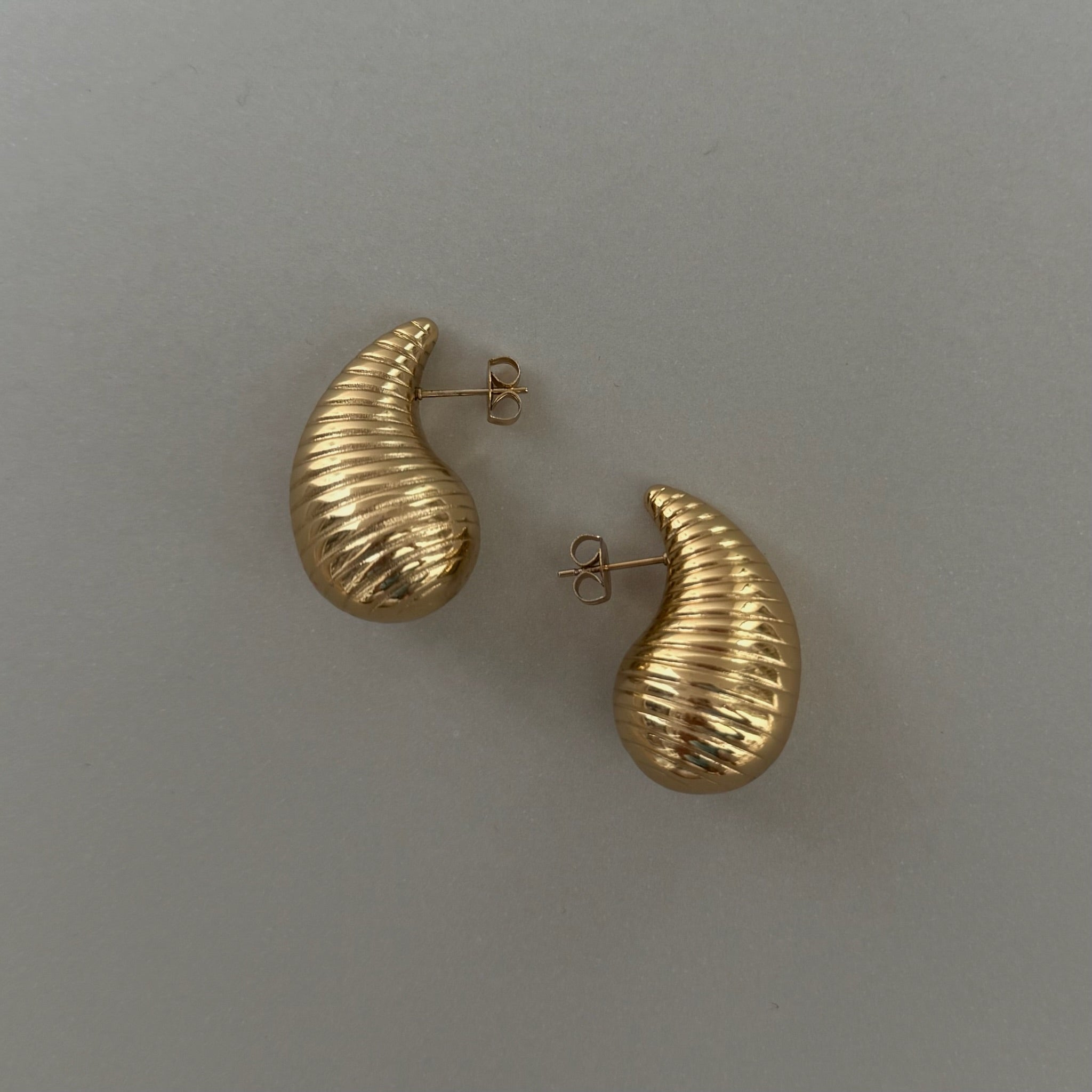 GOLD CHUNKY RIBBED TEAR DROP STUD EARRINGS SAMPLE