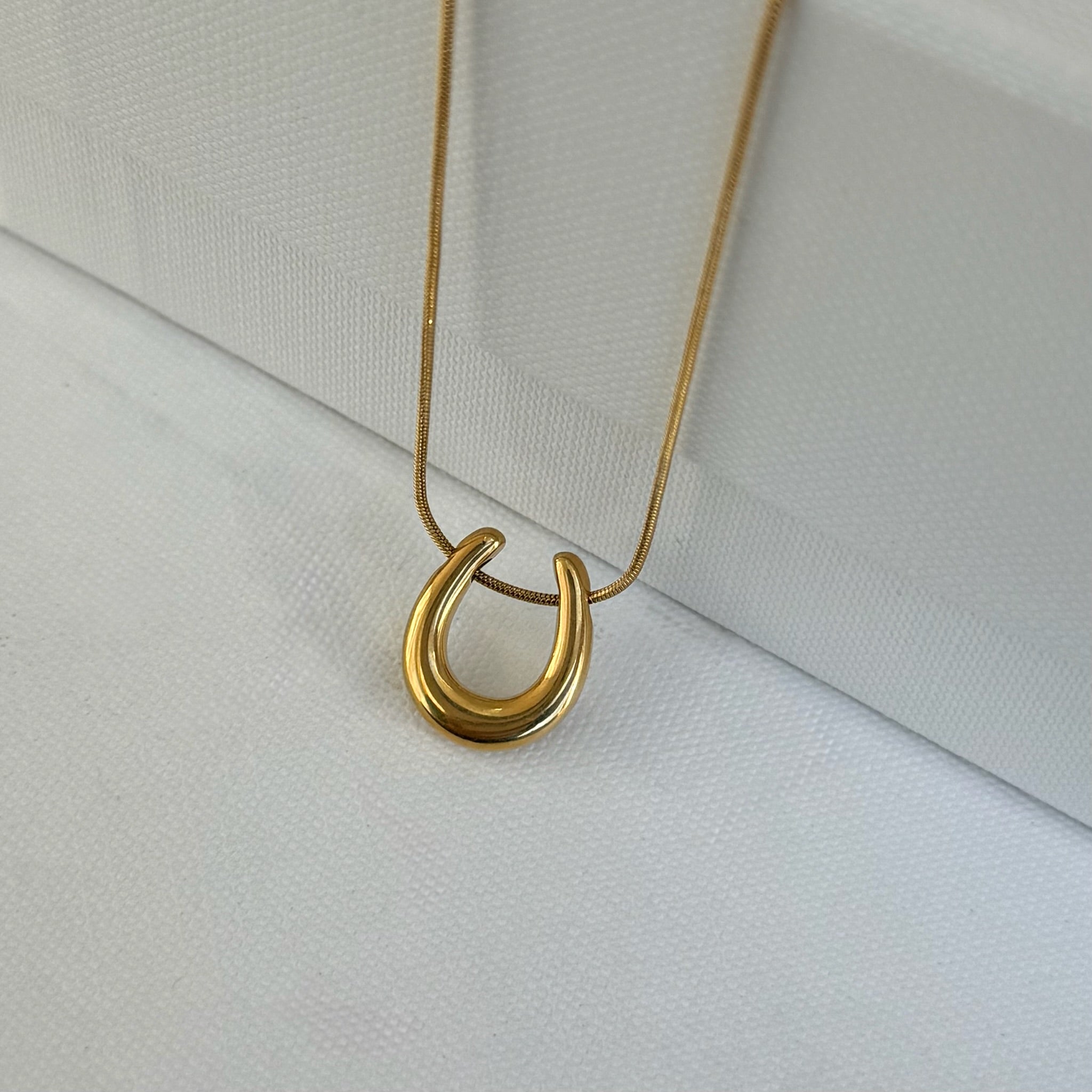 GOLD HORSESHOE PENDANT NECKLACE- SAMPLE