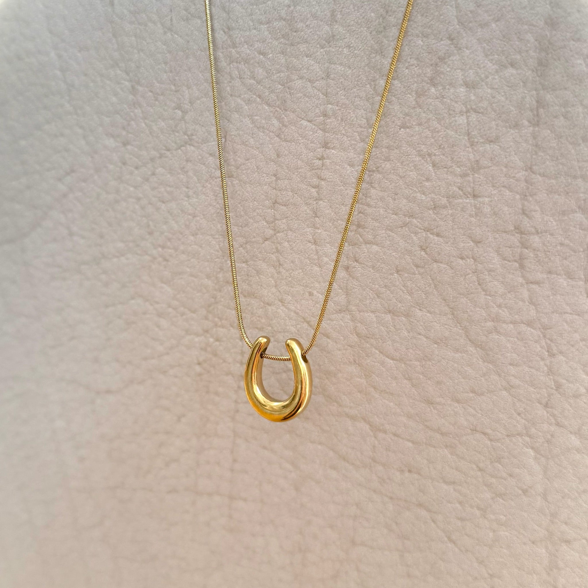 GOLD HORSESHOE PENDANT NECKLACE- SAMPLE