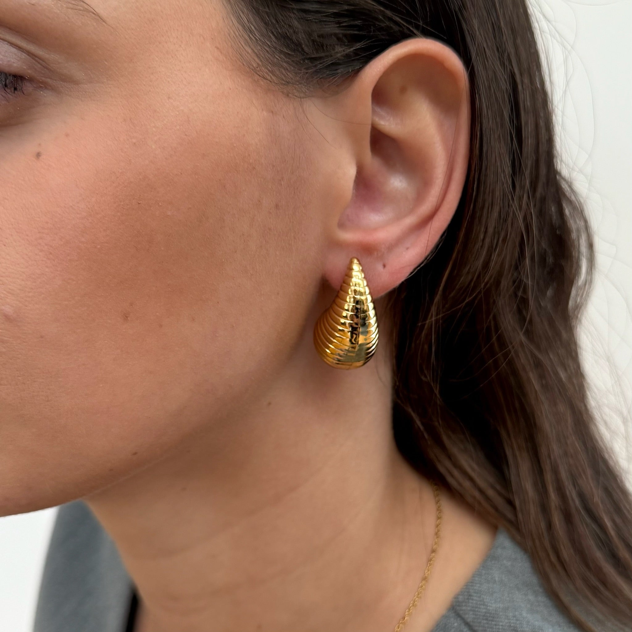 GOLD CHUNKY RIBBED TEAR DROP STUD EARRINGS SAMPLE
