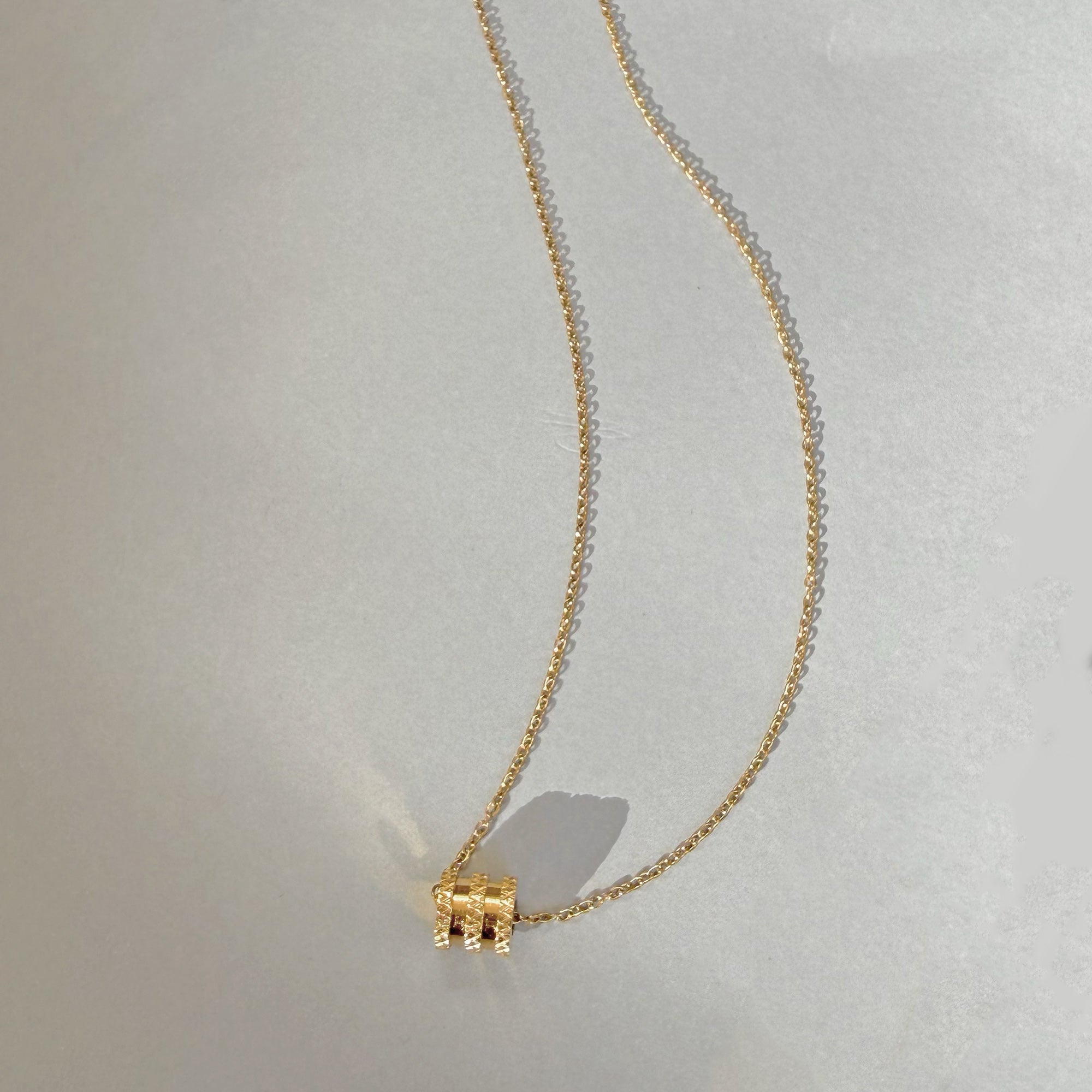 GOLD BARREL PENDANT NECKLACE - SAMPLE