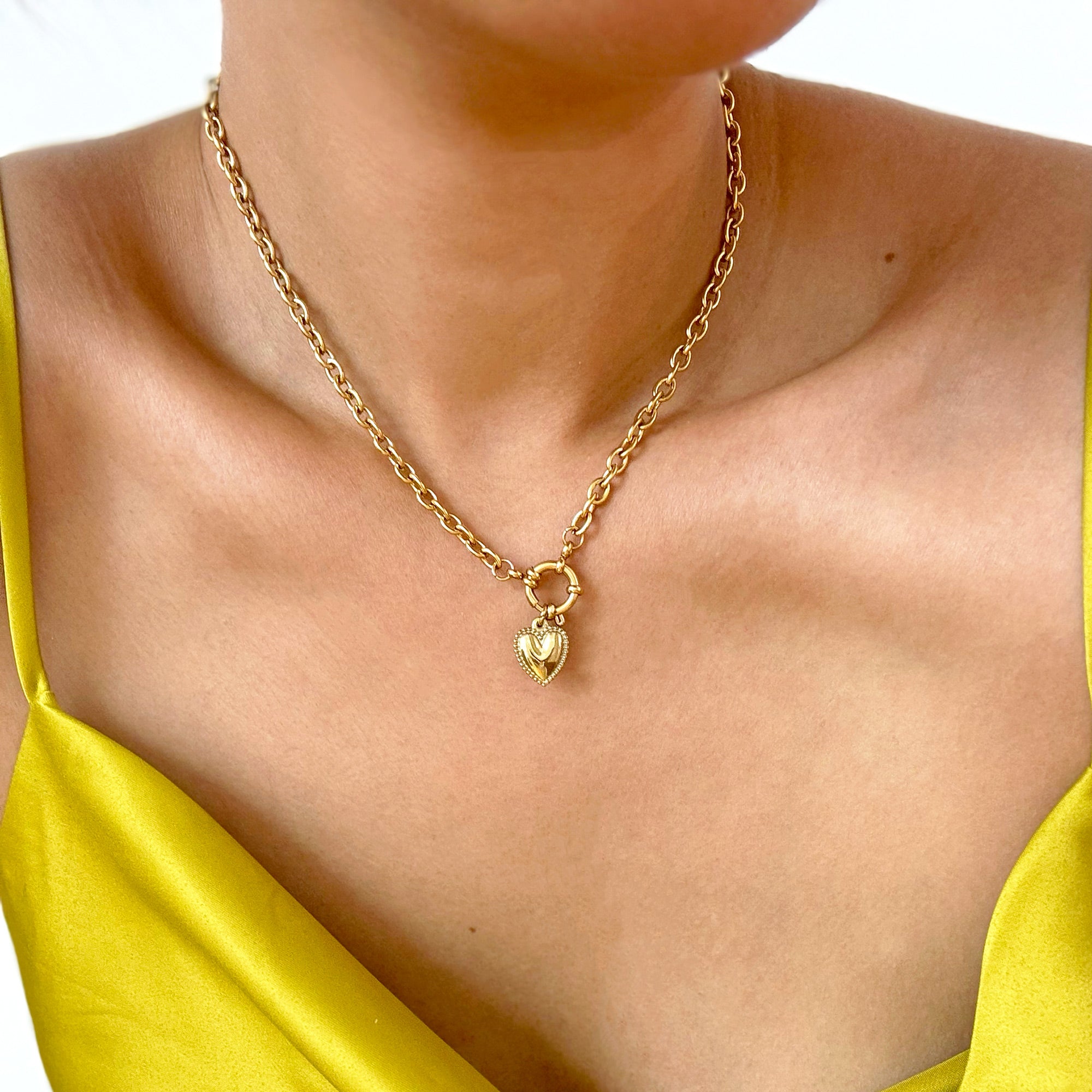 GOLD LACE HEART PENDANT CHARM