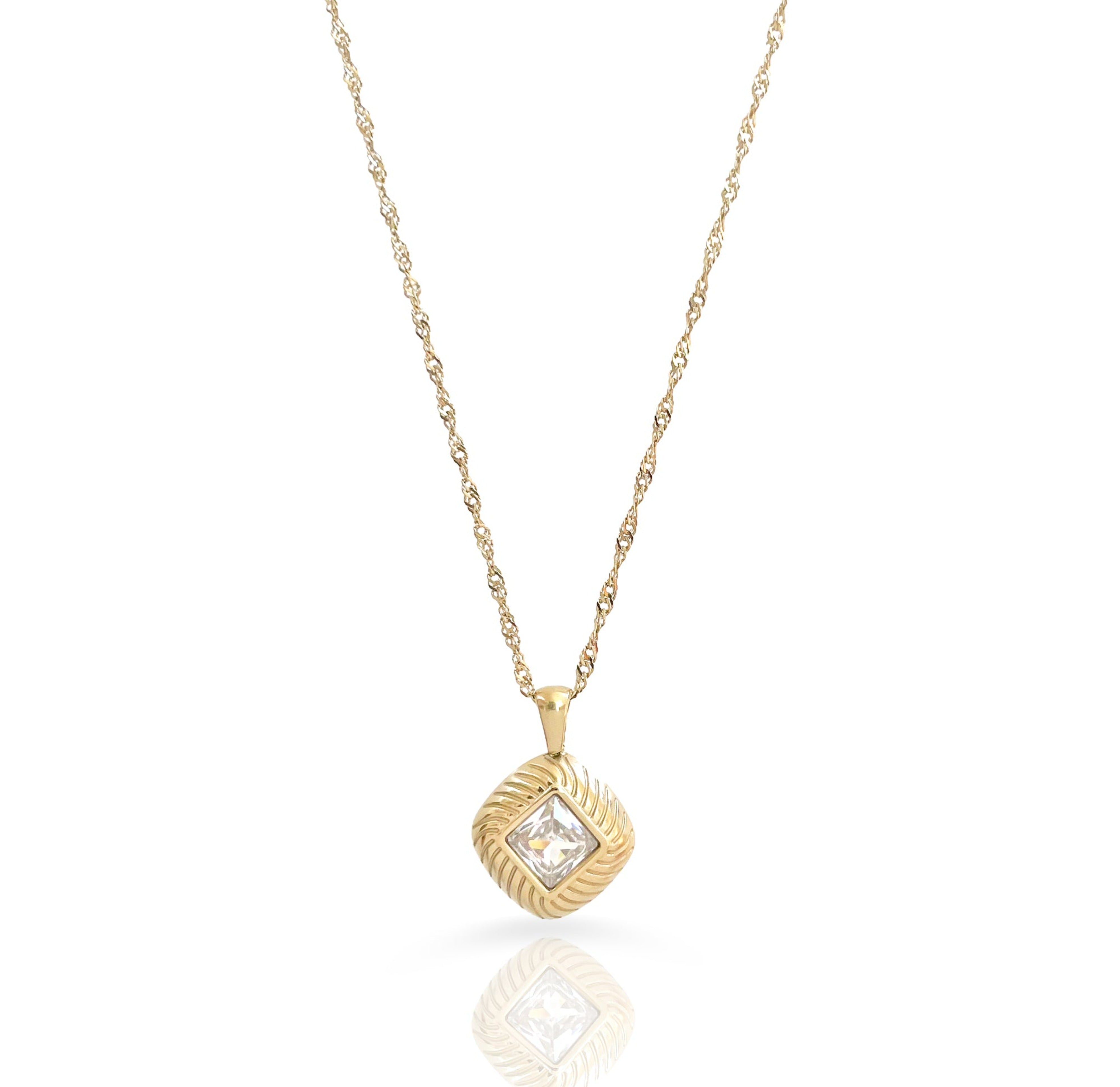 gold-vintage-pendant-necklcae-