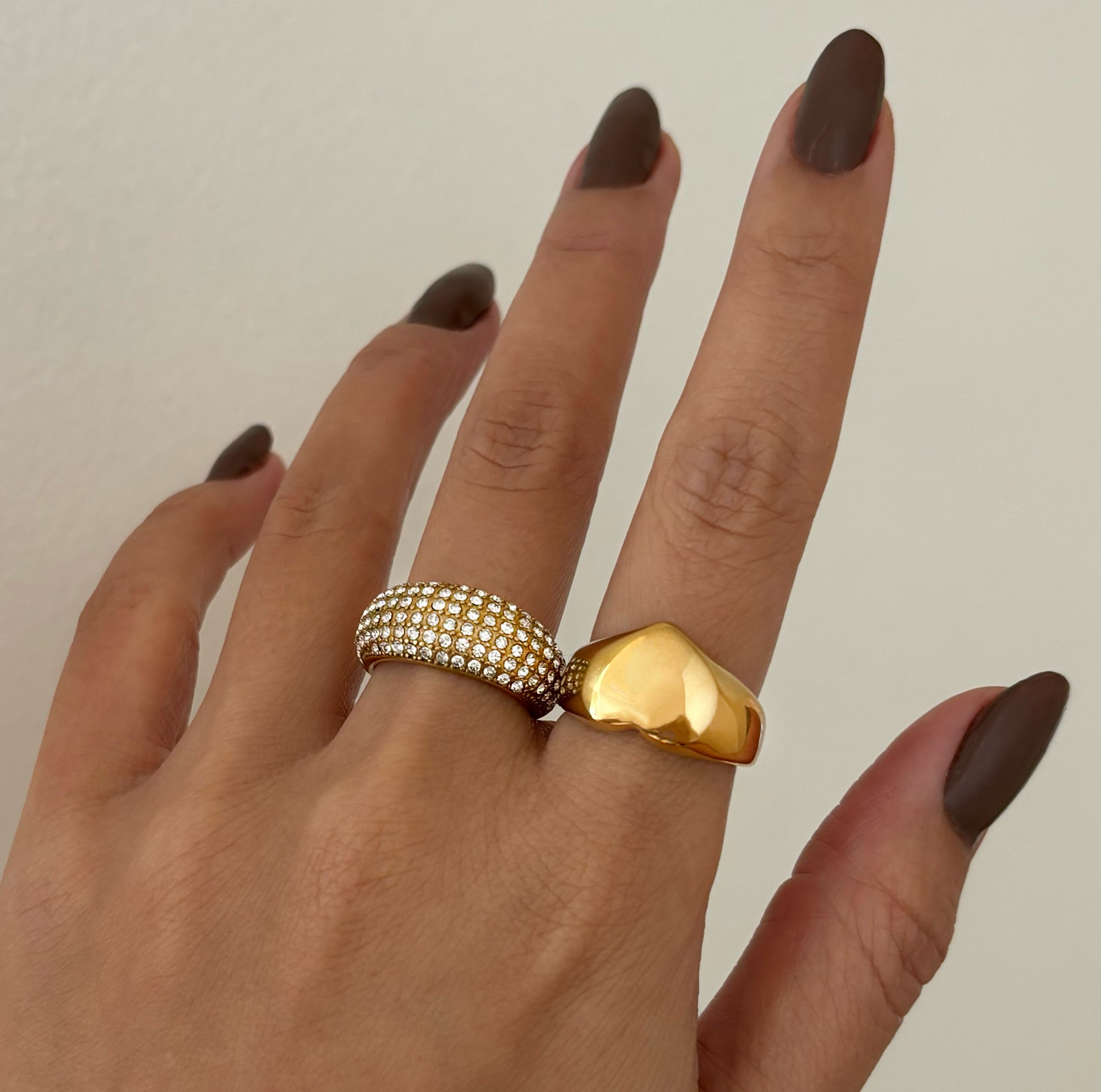 18K GOLD CHUNKY HEART SIGNET RING - SAMPLE