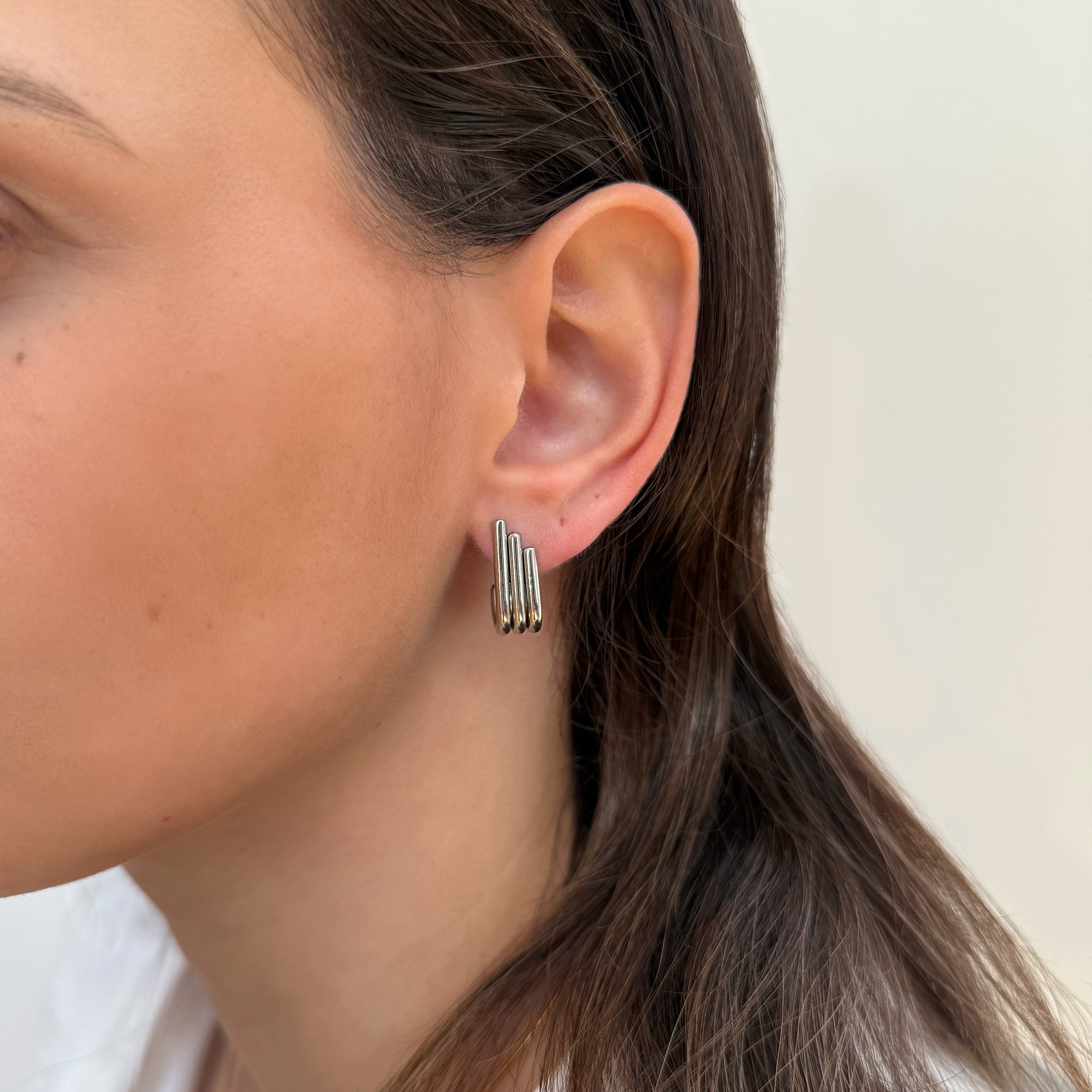 RAMONA SILVER RIBBED J EARRINGS