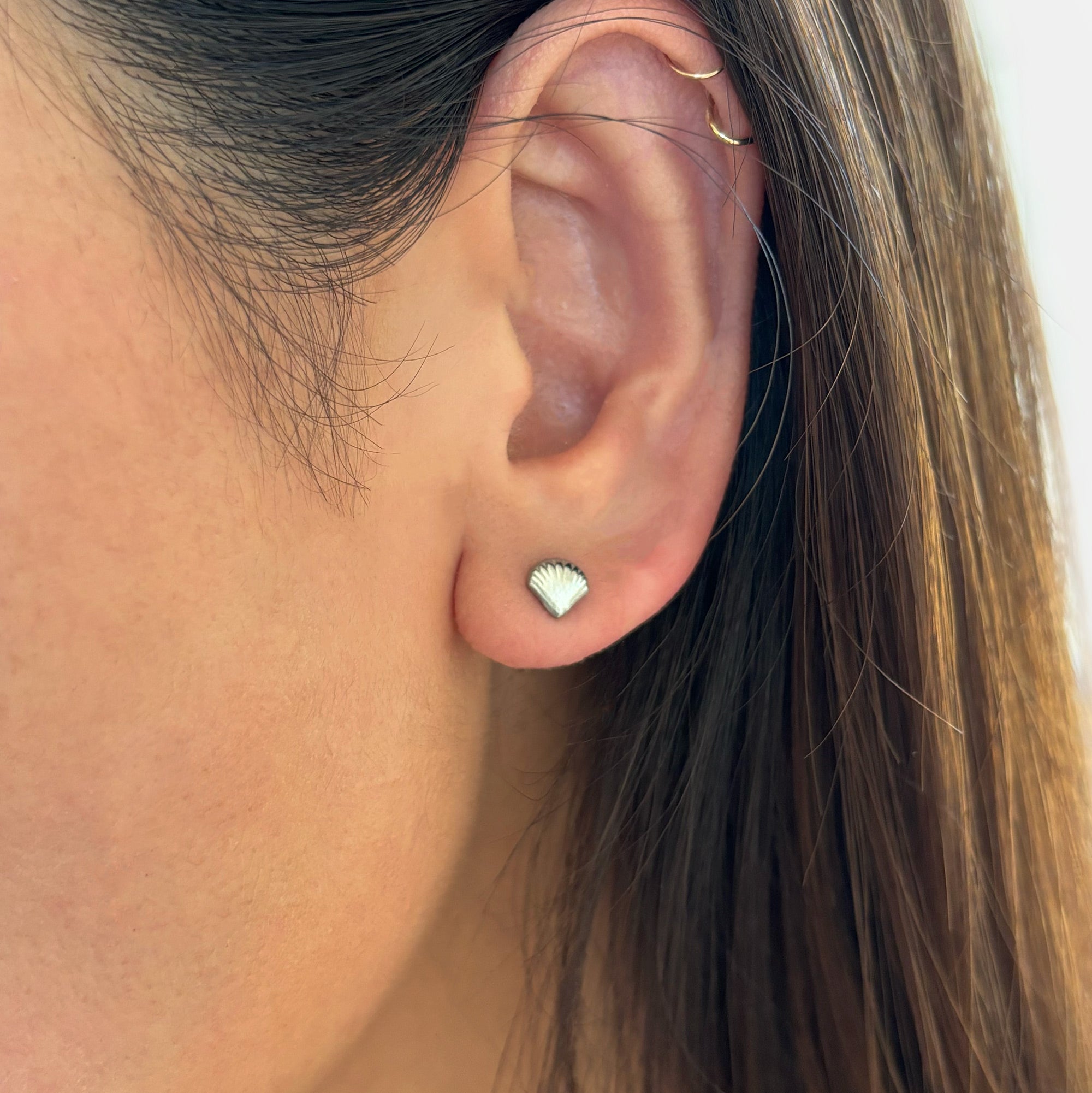 silver sea shell earrings hypoallergenic and waterproof