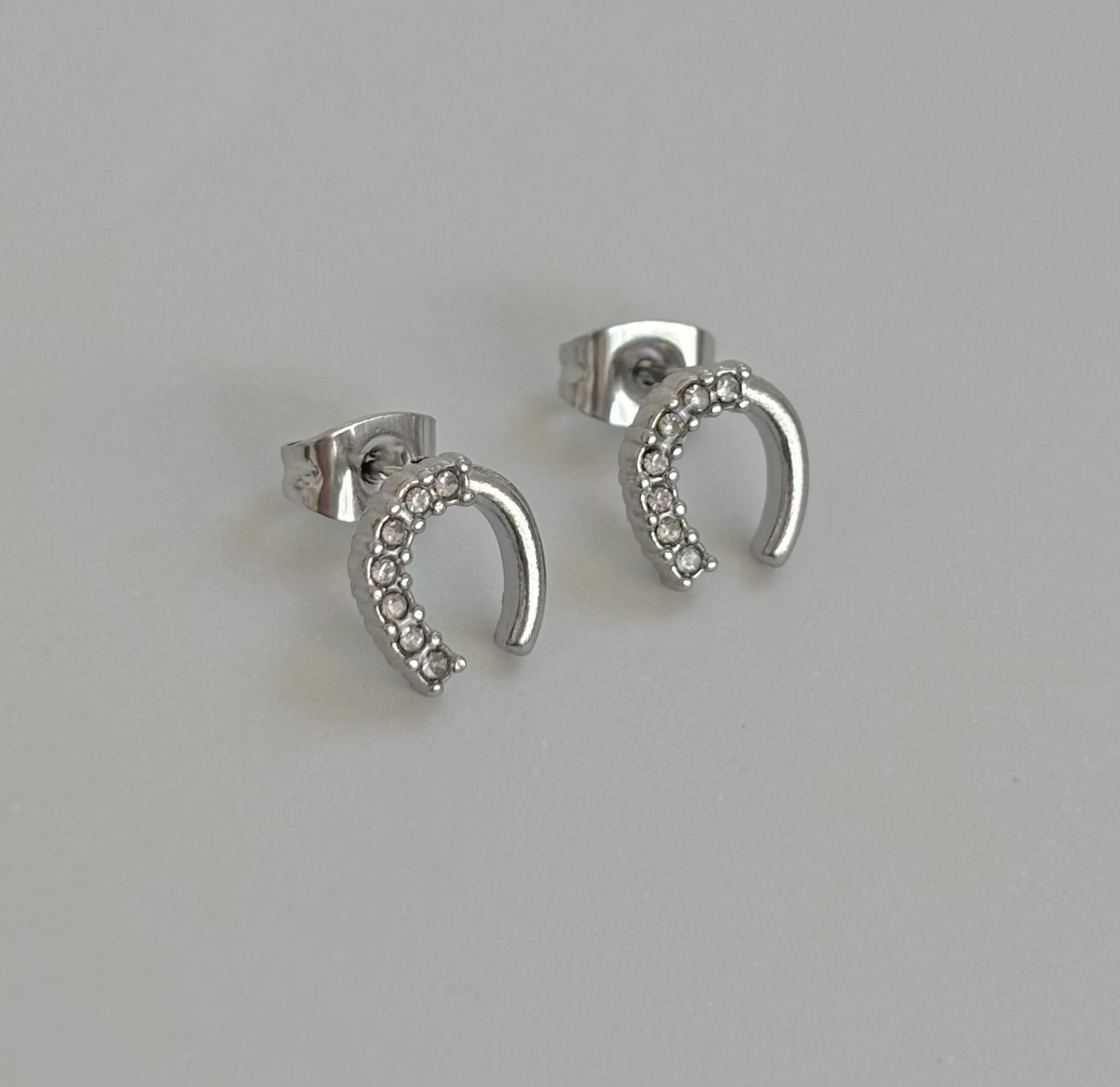 silver horseshoe stud errings