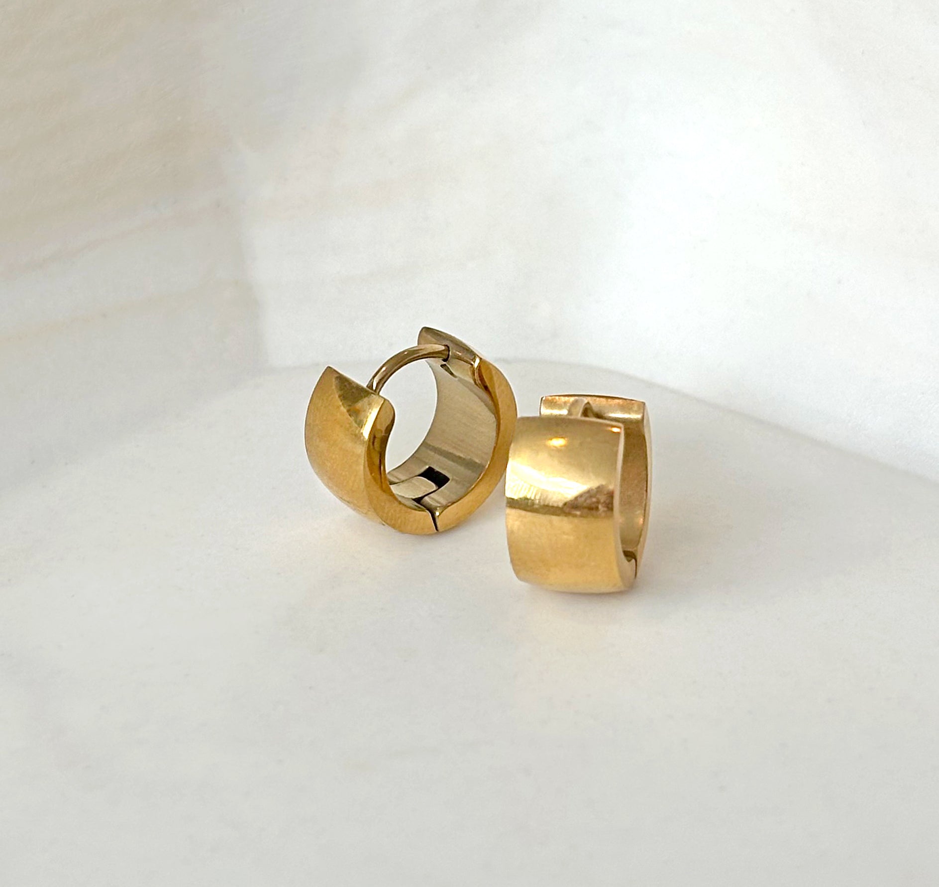 THICK GOLD HUGGIE HOOP EARRINGS SAMPLE