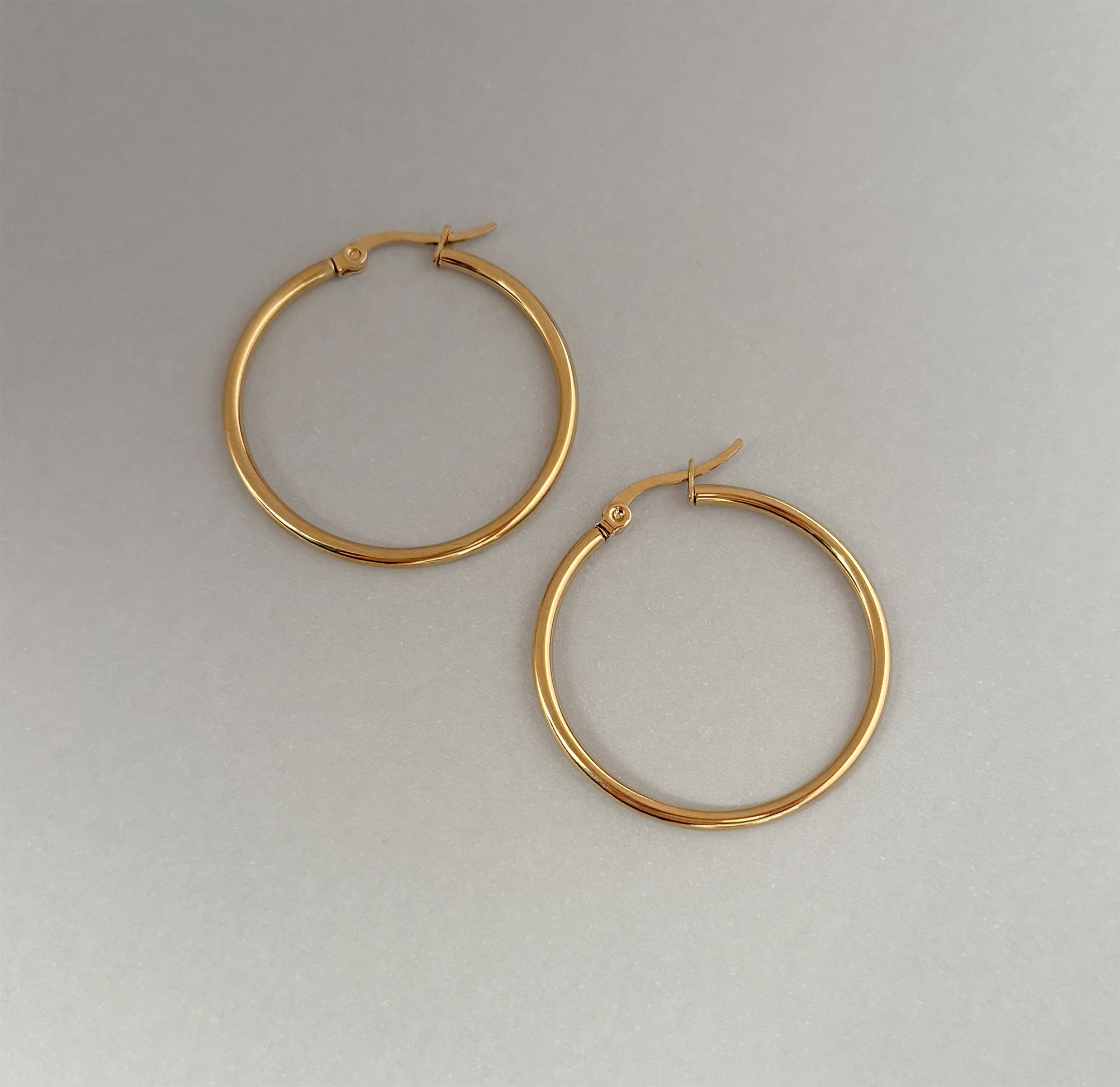 THIN GOLD HOOP EARRINGS - SAMPLE