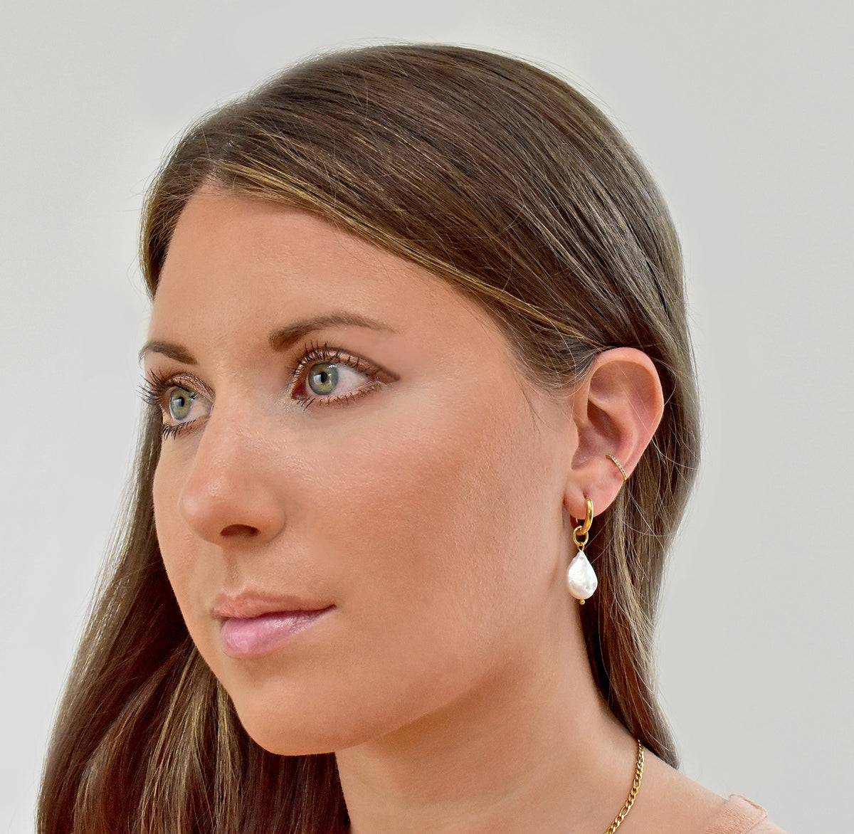 ARIEL BAROQUE PEARL HUGGIE HOOP EARRINGS