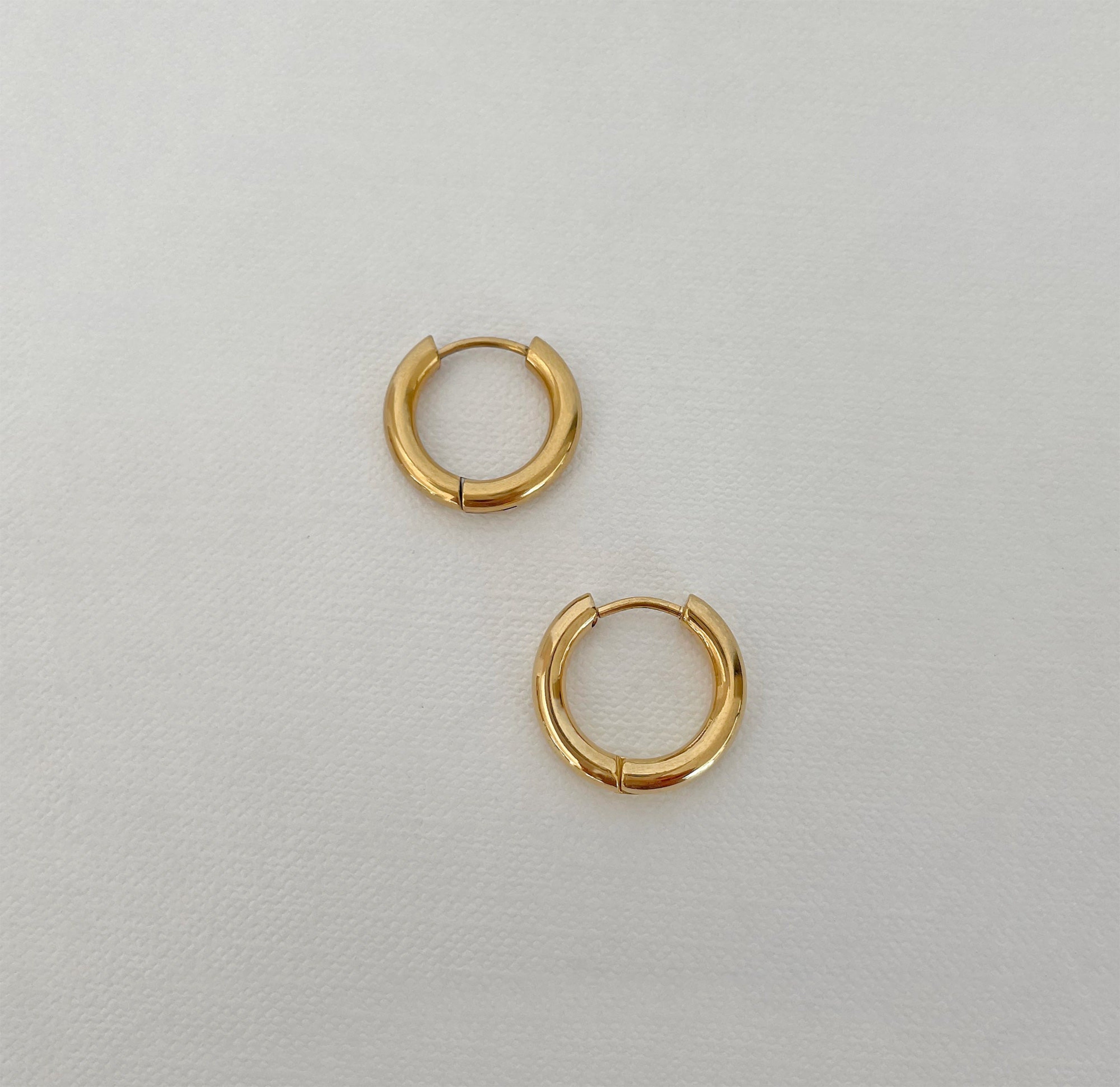 18K GOLD HUGGIE HOOP EARRINGS - SAMPLE