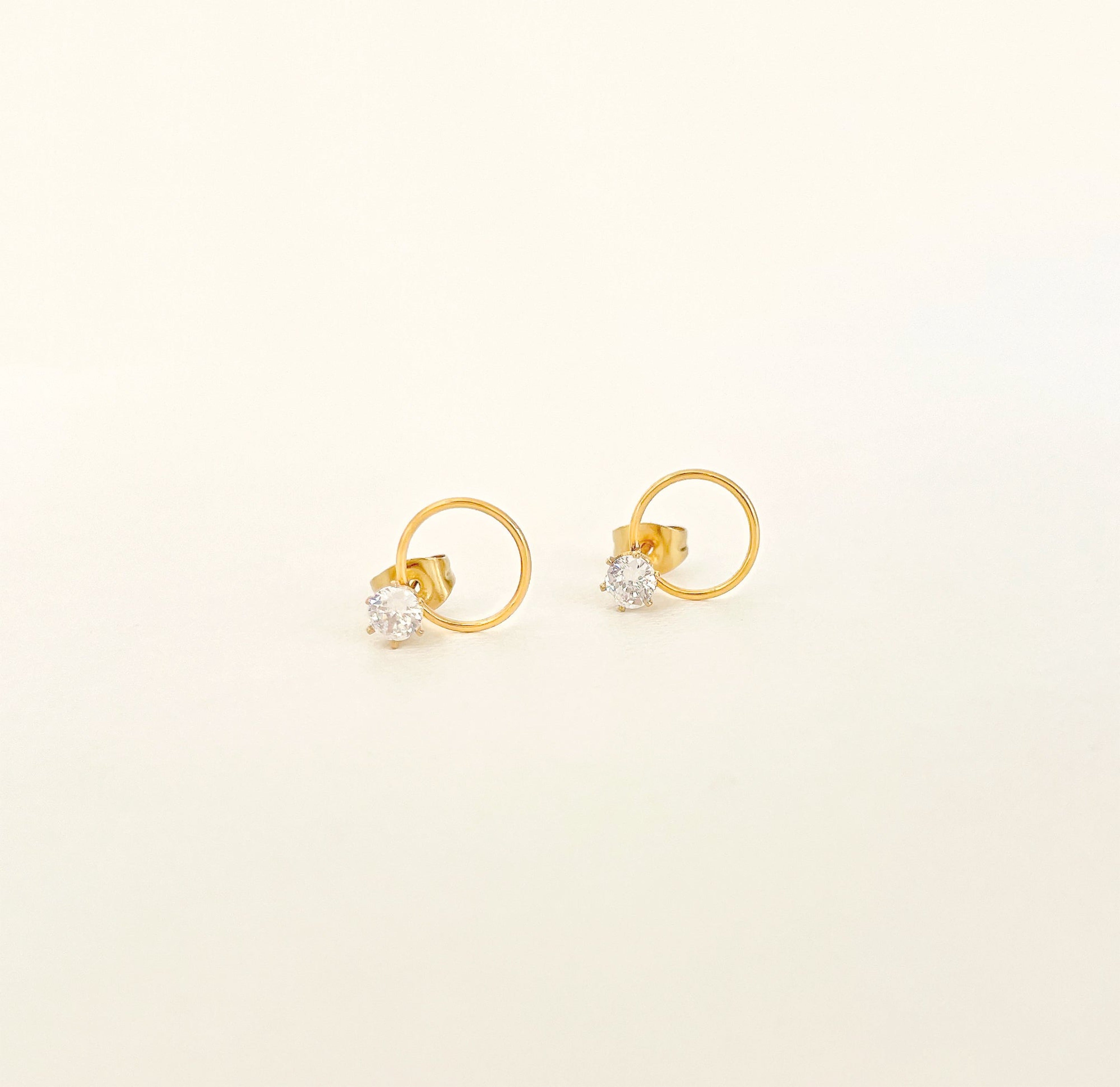gold ring with solitaire stud earrings waterproof jewelry