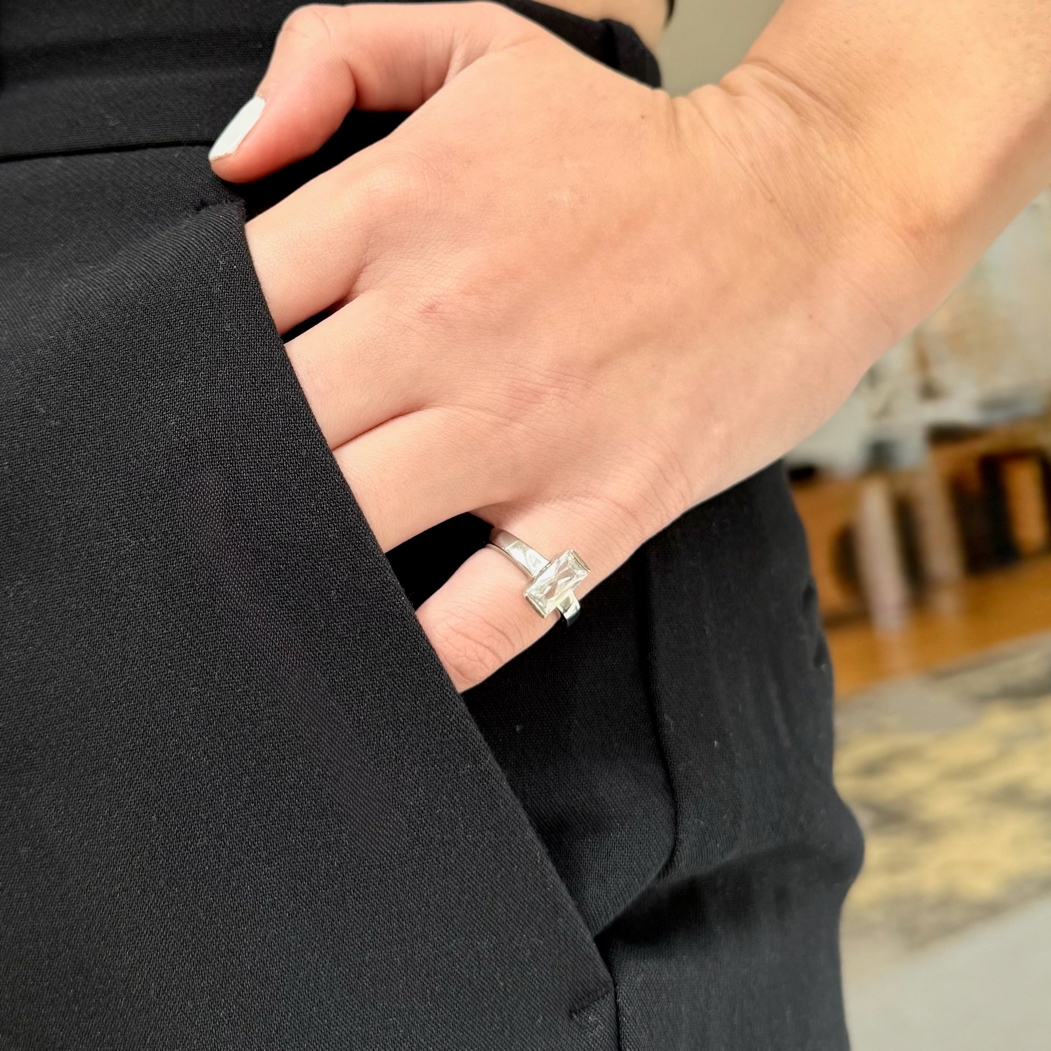 SILVER EMERALD STONE RING SAMPLE