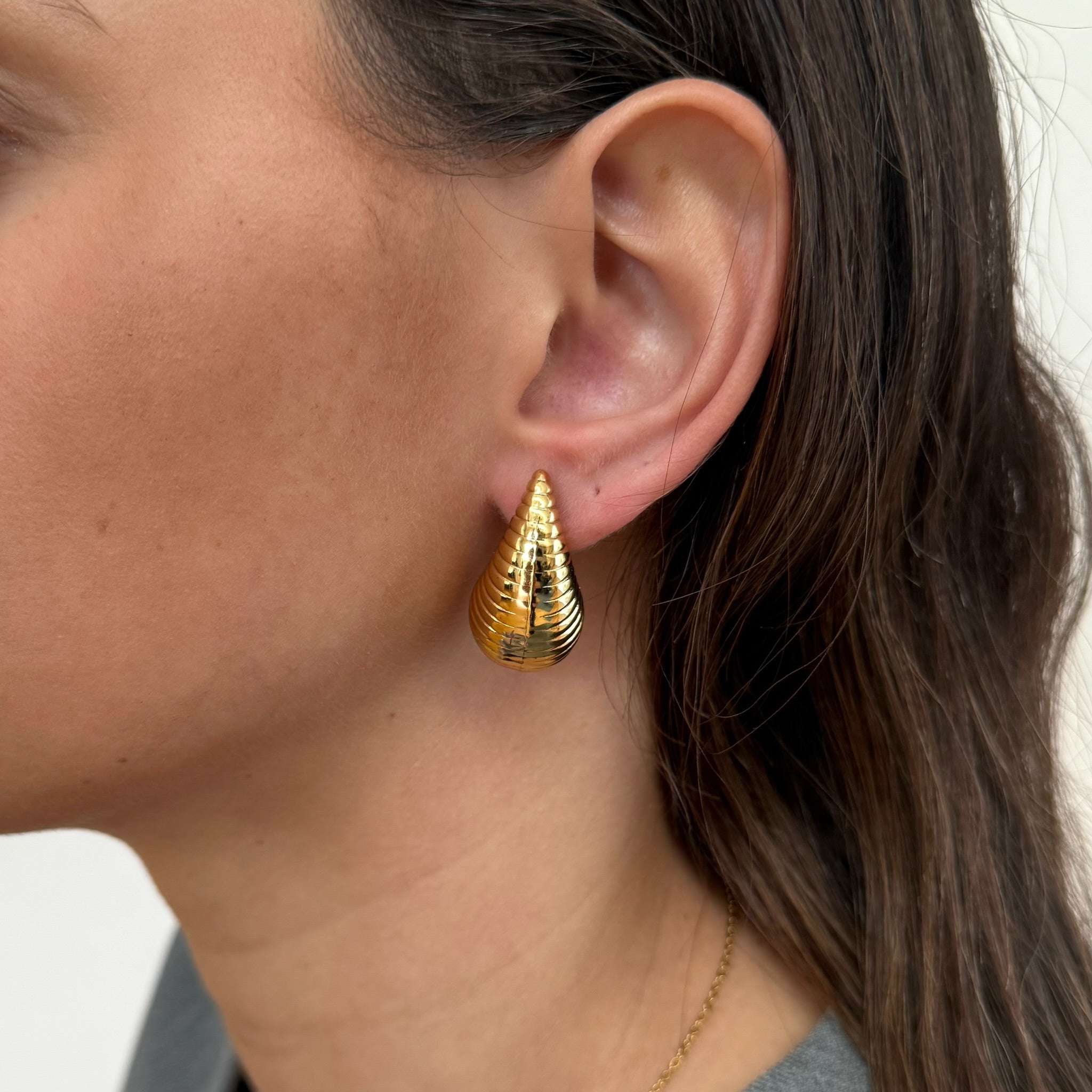GOLD CHUNKY RIBBED TEAR DROP STUD EARRINGS SAMPLE