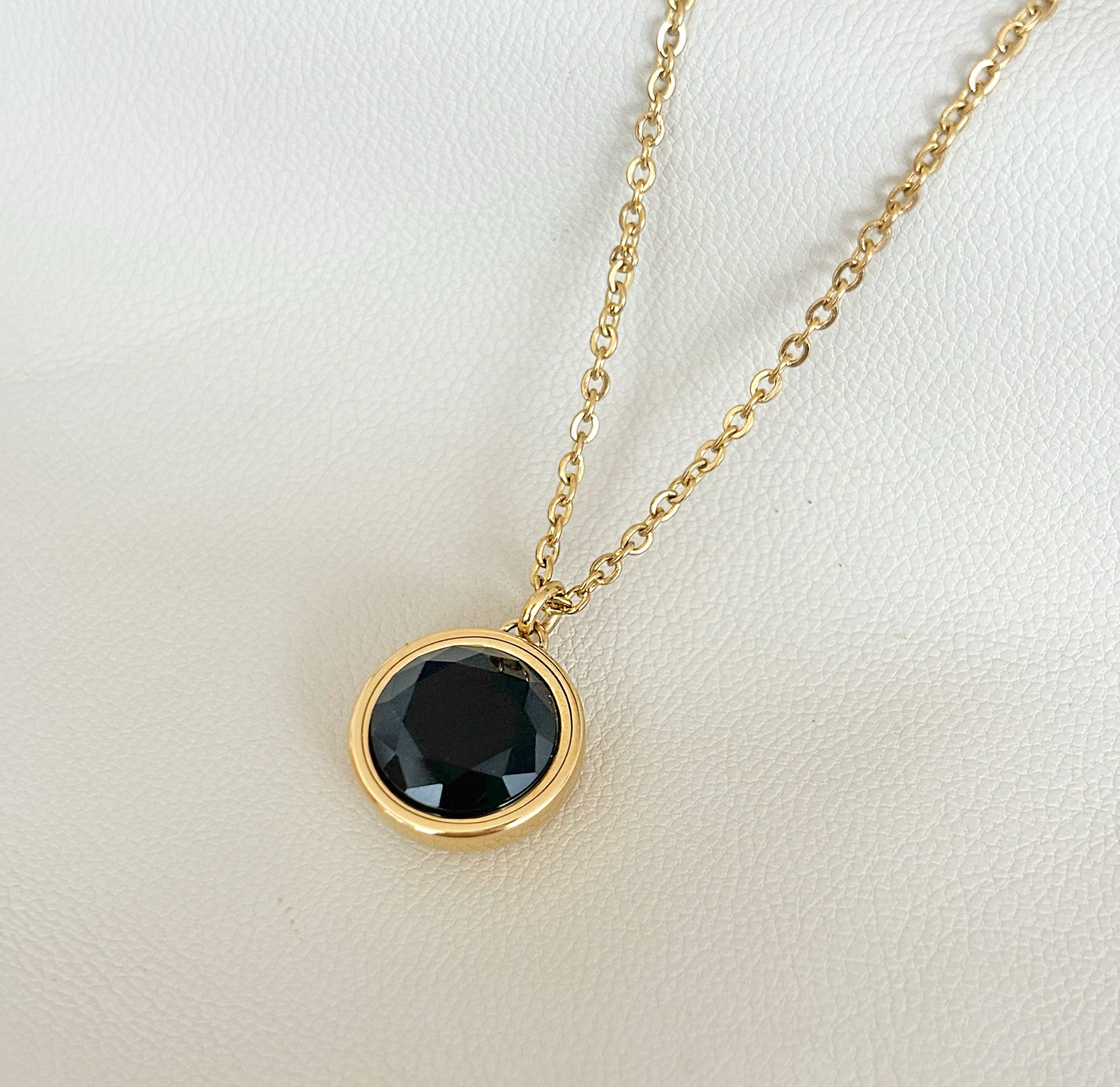 black round pendant necklace waterproof jewelry