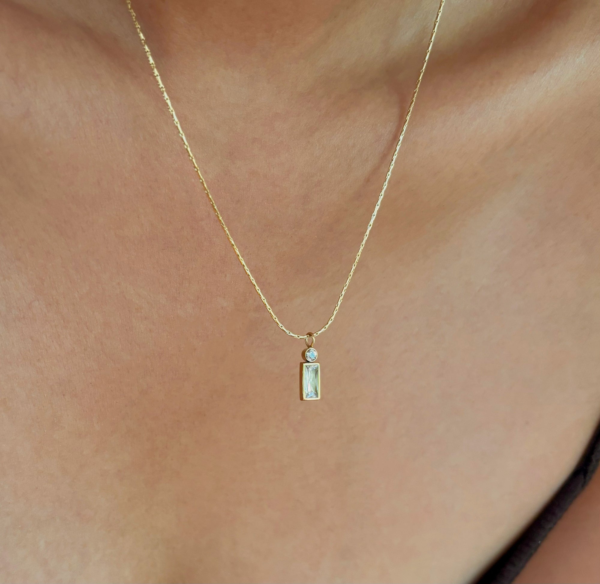 DAINTY WHITE PENDANT NECKLACE - SAMPLE