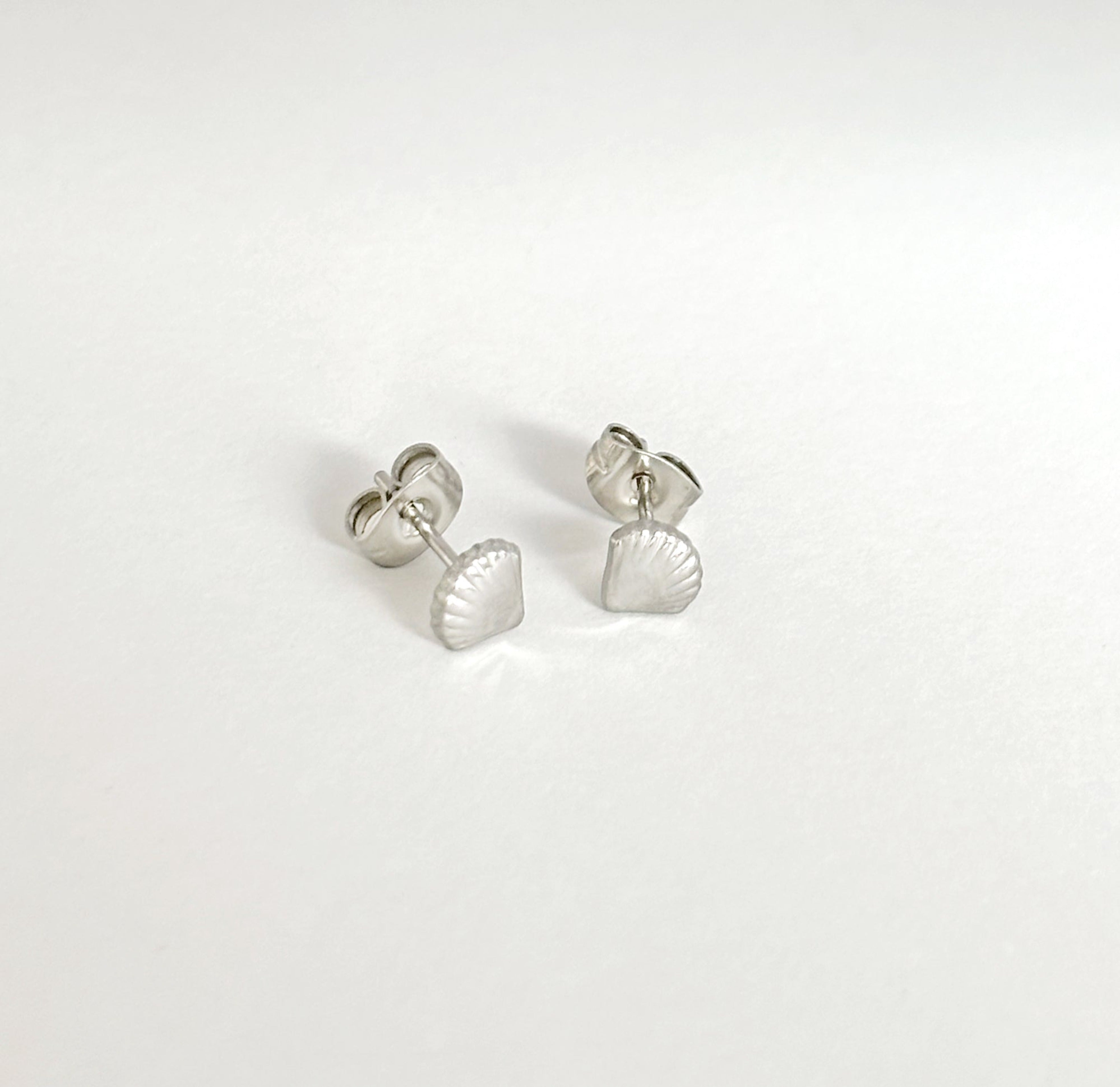 silver sea shell stud earrings waterproof jewelry