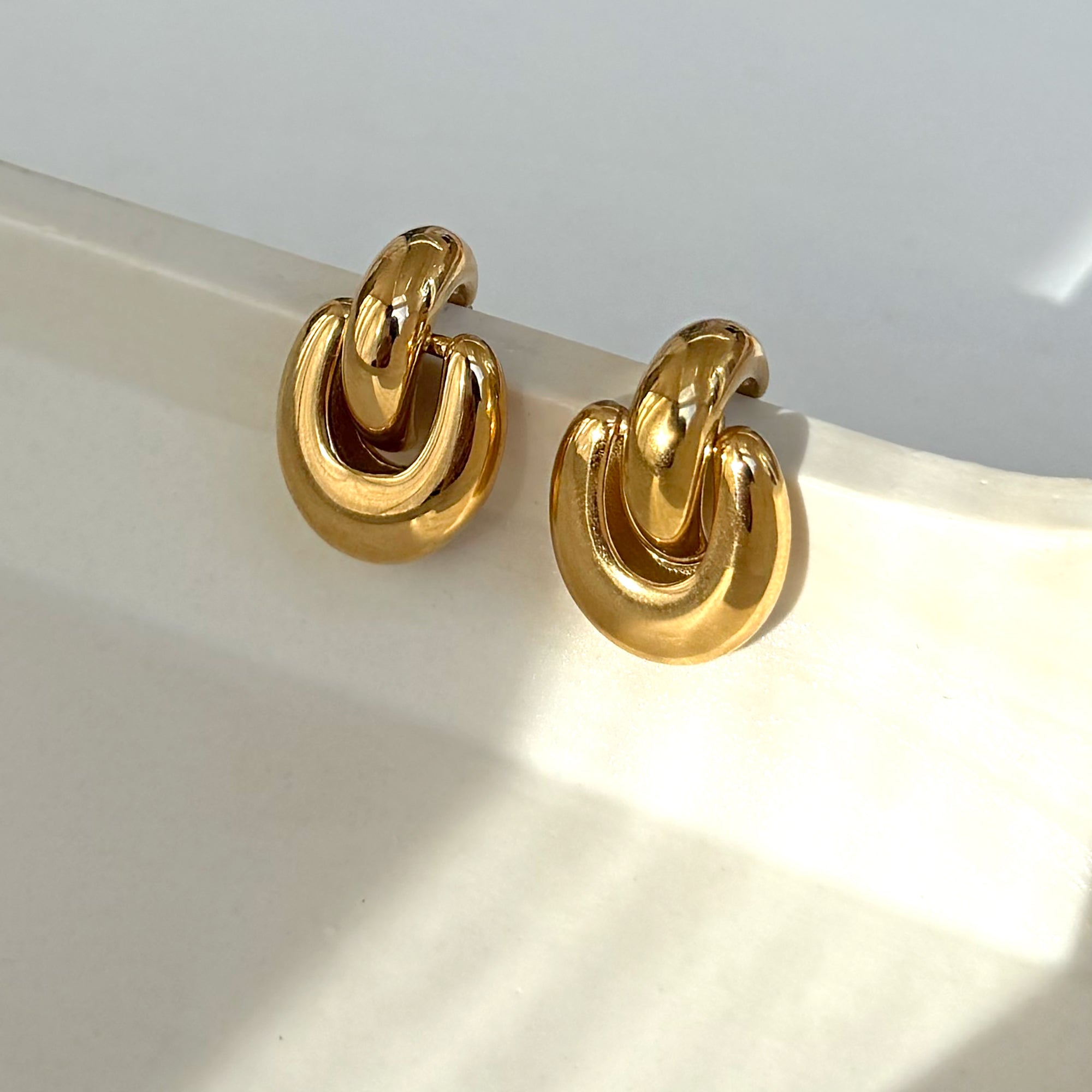 PRESLEY GOLD DOOR KNOCKER EARRINGS