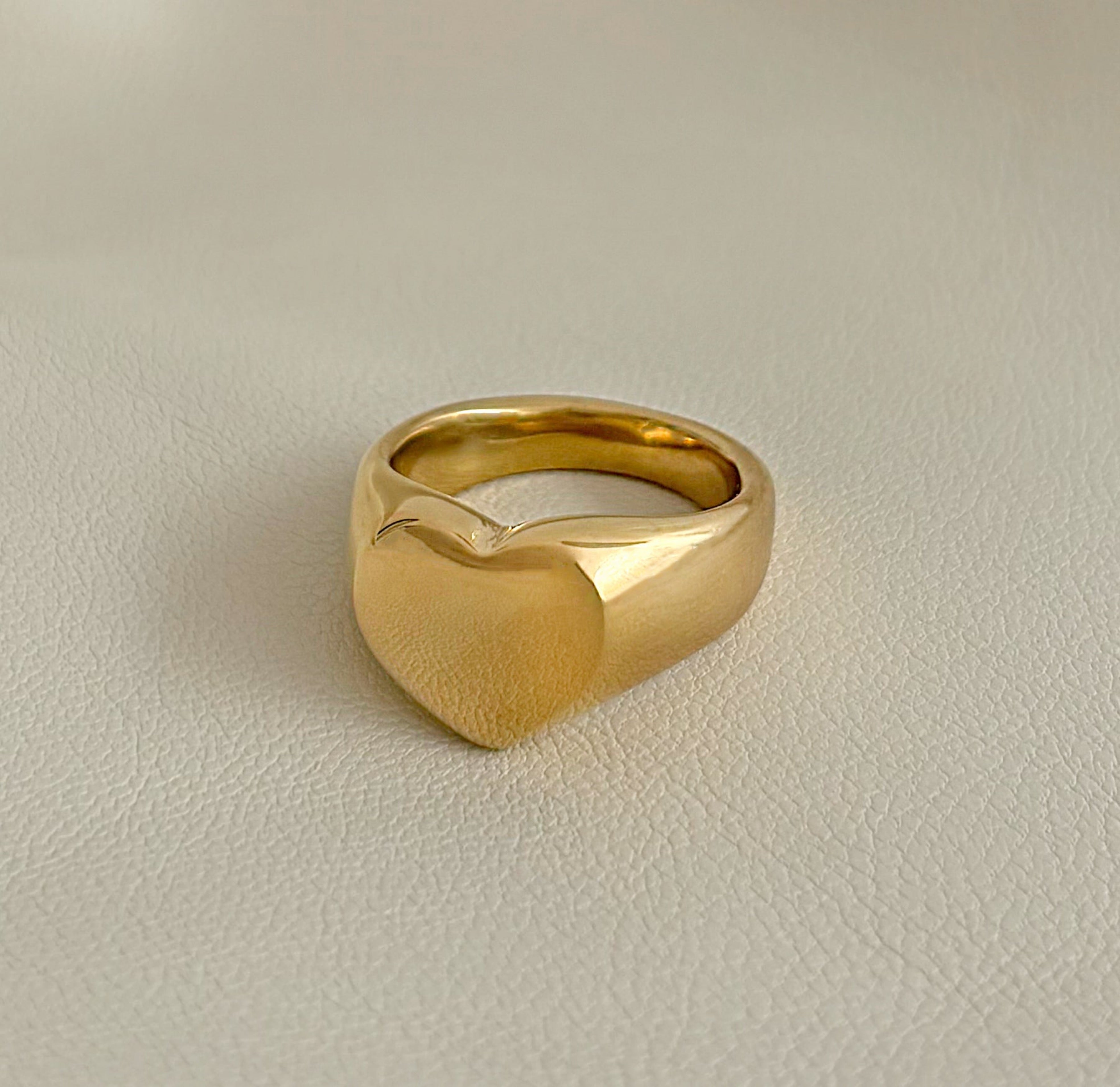 Sadie Gold Chunky Heart Signet Ring - Waterproof Jewelry