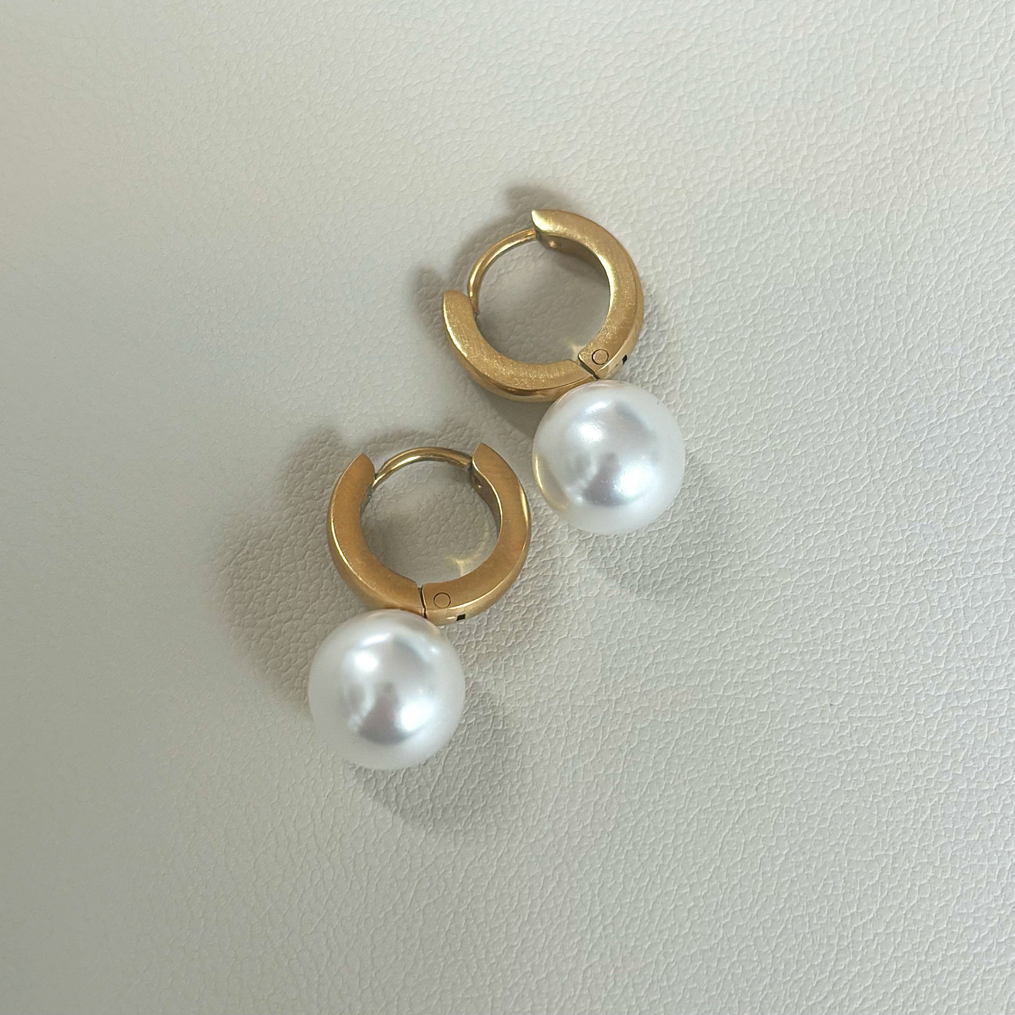 CASEY GOLD PEARL HUGGIE EARRINGS