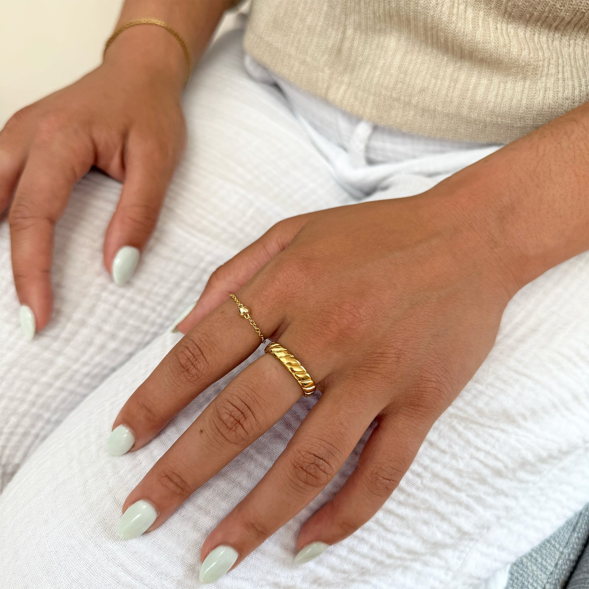 TEGAN GOLD TWIST FLAT RING BAND