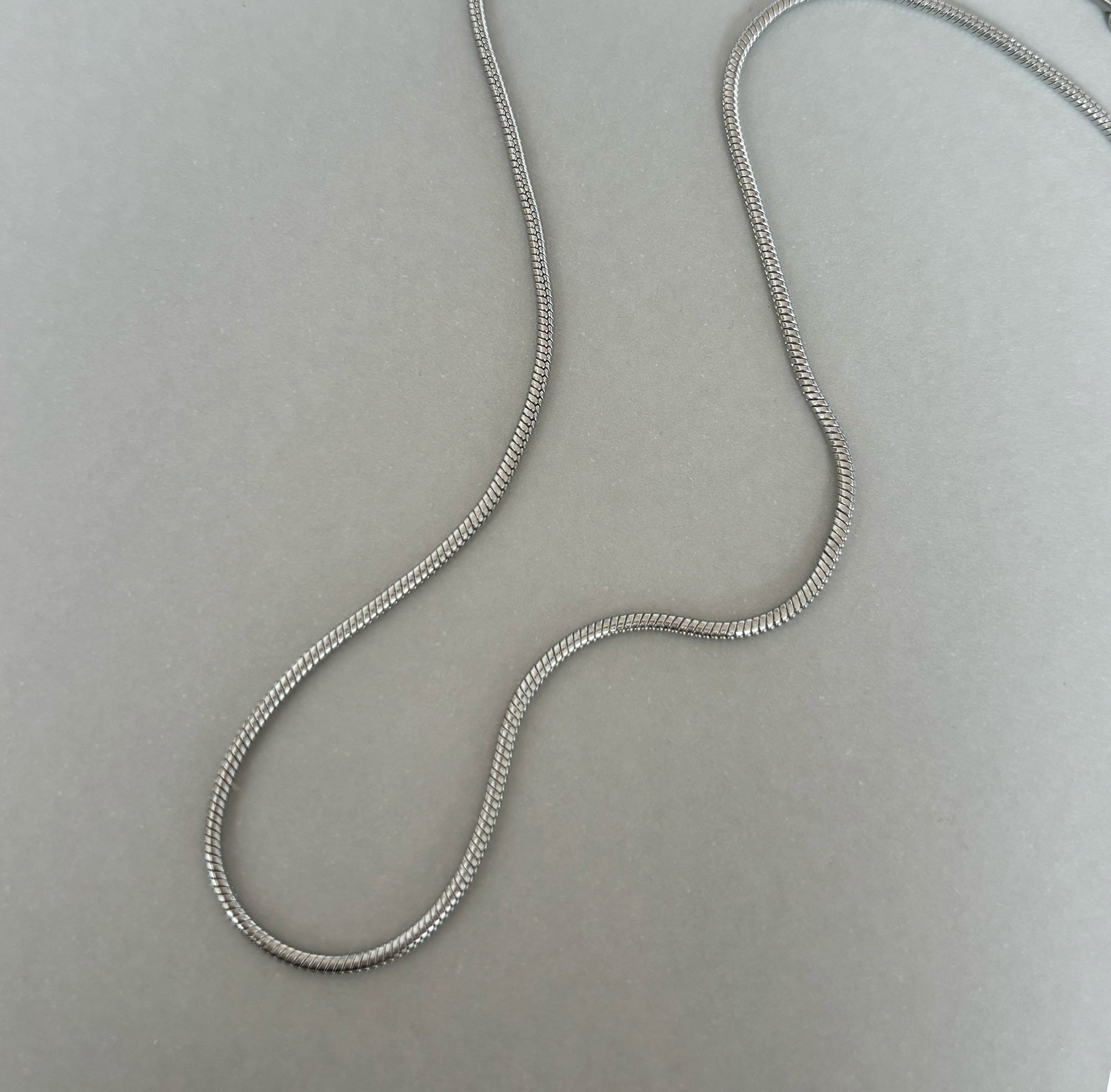 THIN SILVER SNAKE CHAIN NECKLACE