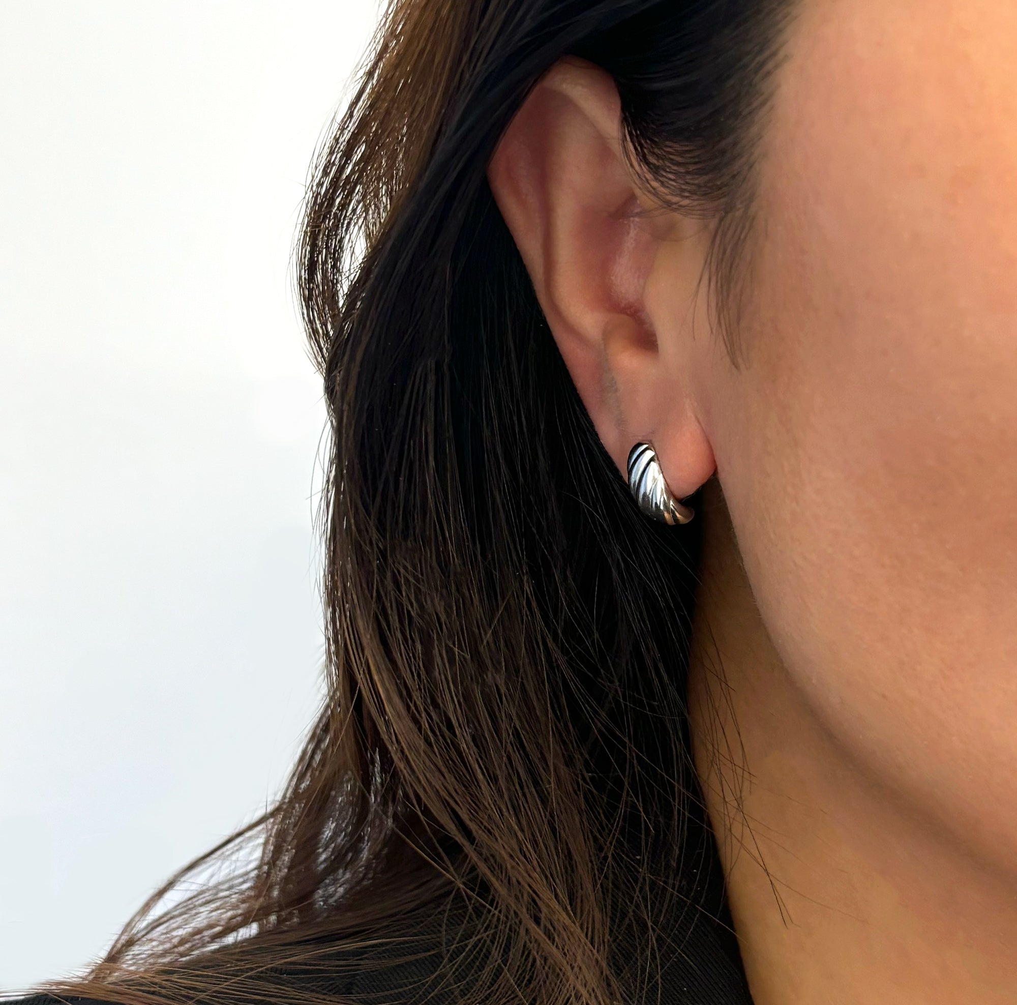 【HYERES LOR】H Edition Silver H stud earring HYERES LOR] H edition silver stone piercing ピアス