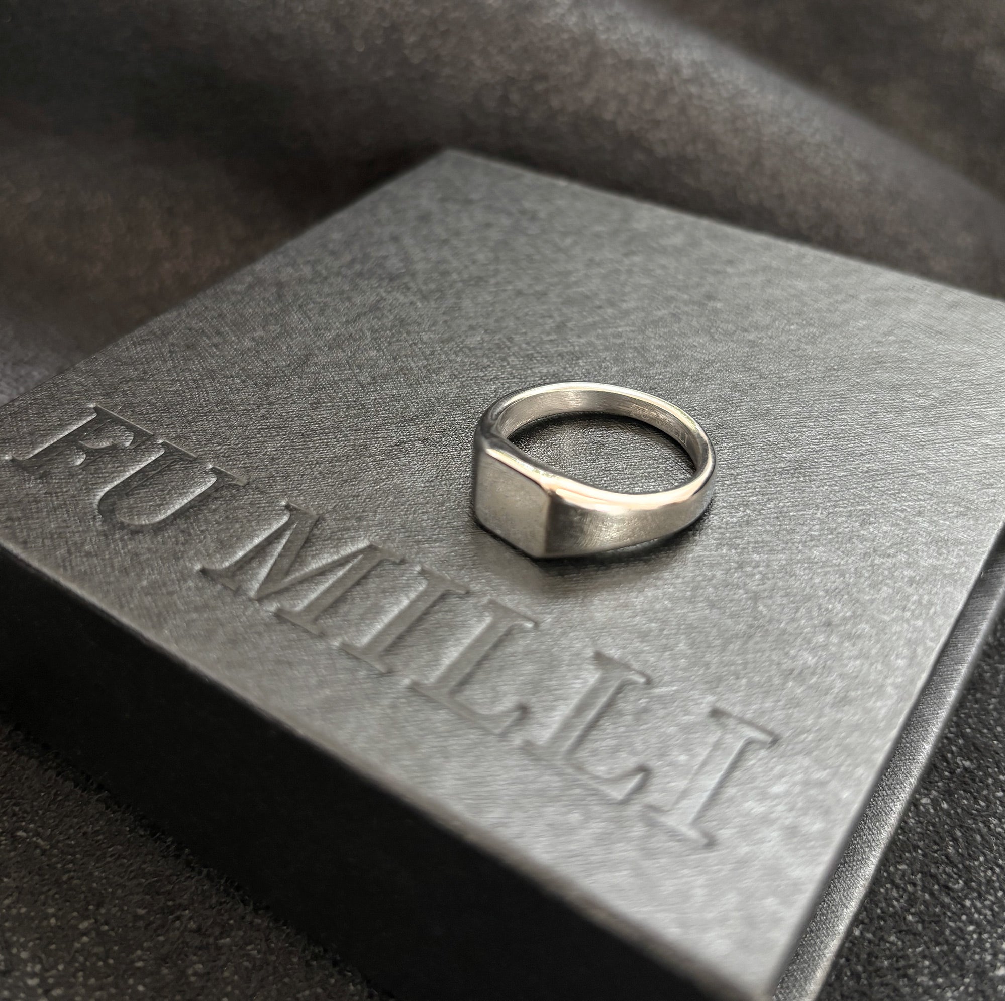 SILVER SQUARE SIGNET RING