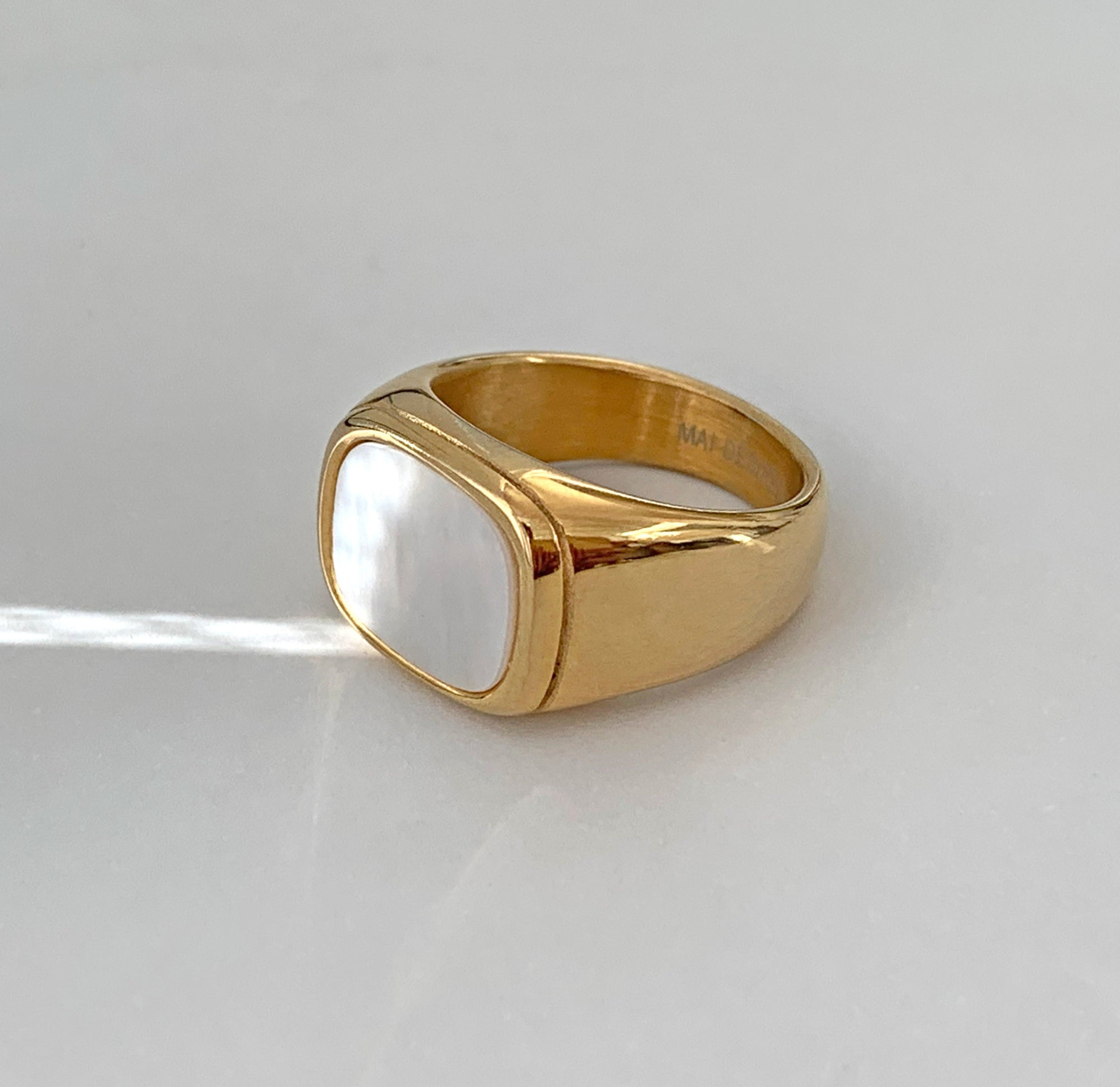 THEA GOLD PEARL SIGNET RING